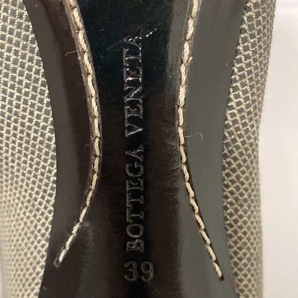 Bottega Veneta Black/Gray Canvas Pumps with Leather Fringe & Peep Toe. Size 39. - Picture 8 of 8